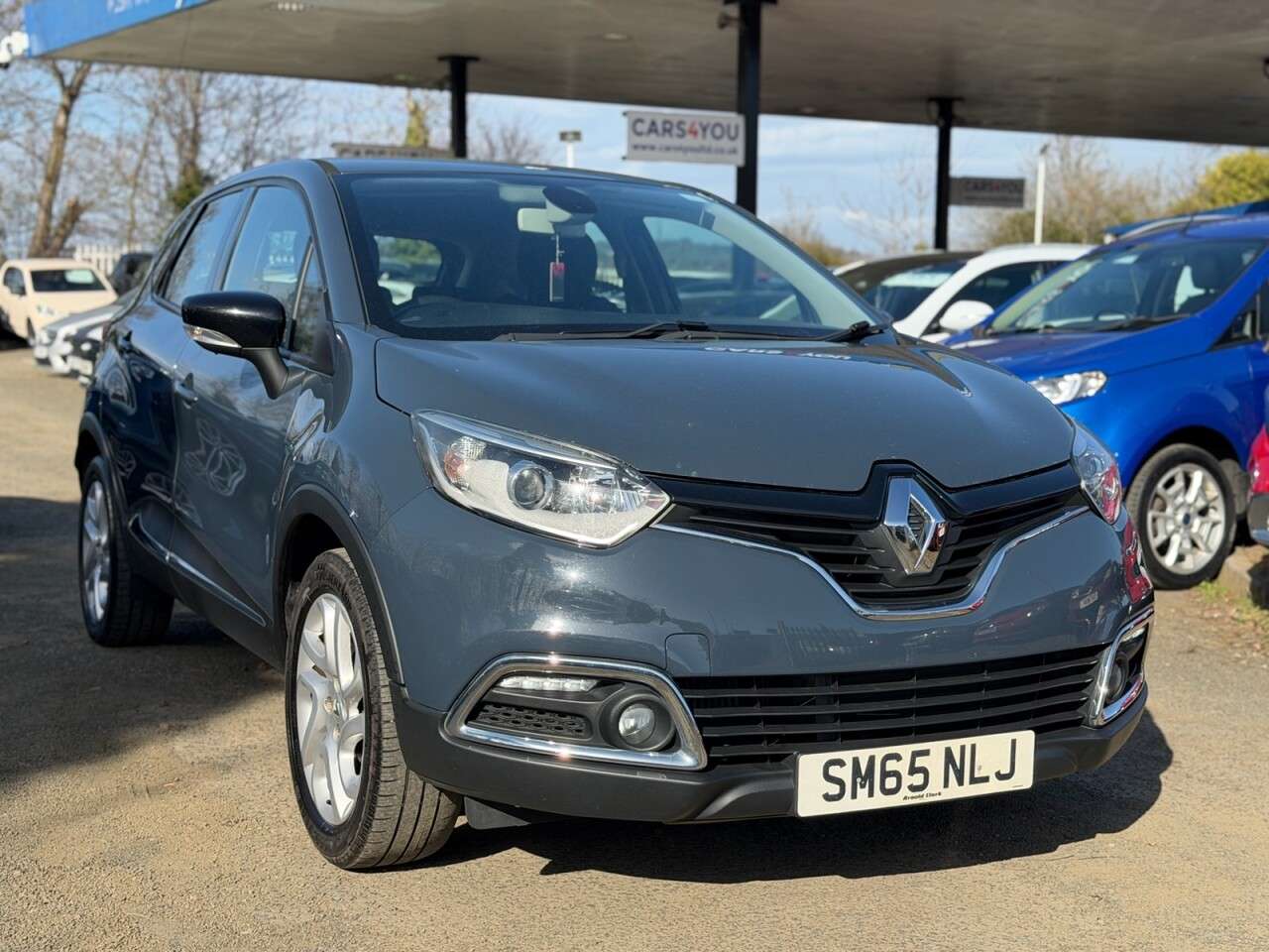A 2015 RENAULT CAPTUR 0.9 TCe ENERGY Dynamique Nav SUV 5dr Petrol Manual Euro 6 (s/s) (90 ps) A 2015 RENAULT CAPTUR 0.9 TCe ENERGY Dynamique Nav SUV 5dr Petrol Manual Euro 6 (s/s) (90 ps)