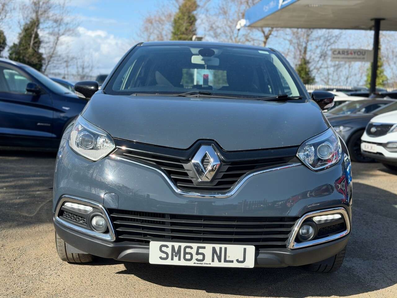 A 2015 RENAULT CAPTUR 0.9 TCe ENERGY Dynamique Nav SUV 5dr Petrol Manual Euro 6 (s/s) (90 ps) A 2015 RENAULT CAPTUR 0.9 TCe ENERGY Dynamique Nav SUV 5dr Petrol Manual Euro 6 (s/s) (90 ps)