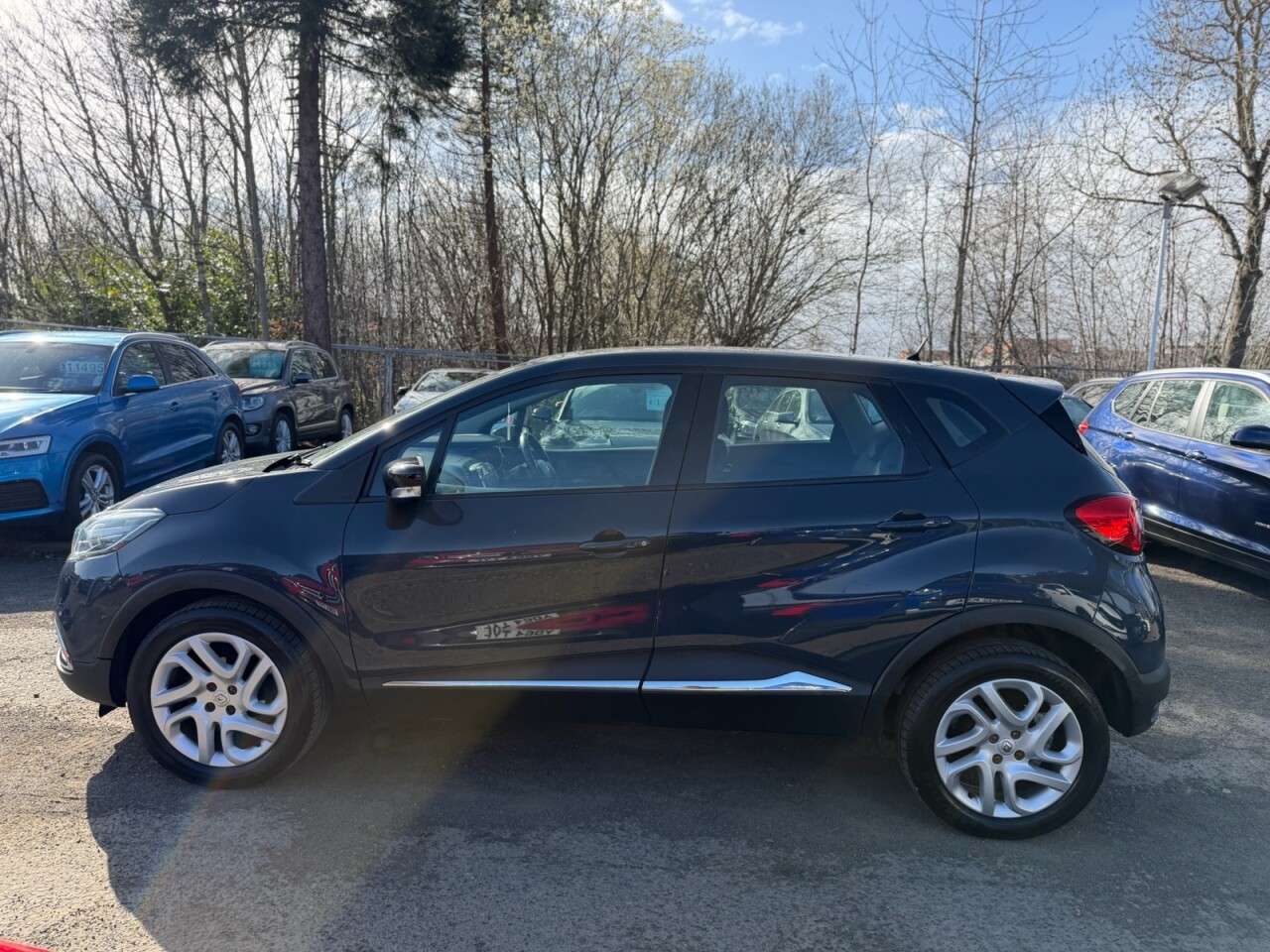 A 2015 RENAULT CAPTUR 0.9 TCe ENERGY Dynamique Nav SUV 5dr Petrol Manual Euro 6 (s/s) (90 ps) A 2015 RENAULT CAPTUR 0.9 TCe ENERGY Dynamique Nav SUV 5dr Petrol Manual Euro 6 (s/s) (90 ps)