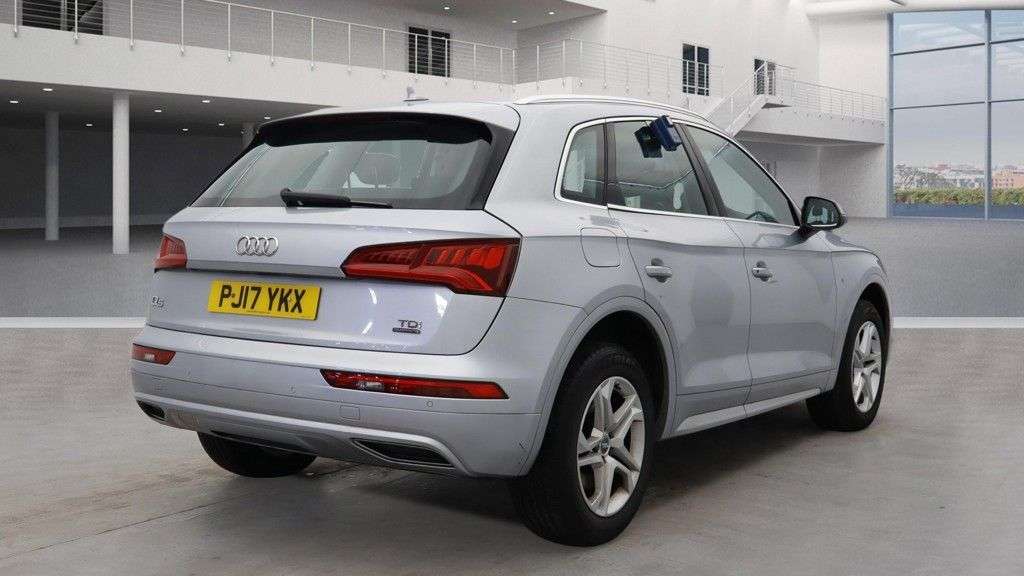 A 2017 AUDI Q5 2.0 TDI SE SUV 5dr Diesel S Tronic quattro Euro 6 (s/s) (190 ps) A 2017 AUDI Q5 2.0 TDI SE SUV 5dr Diesel S Tronic quattro Euro 6 (s/s) (190 ps)