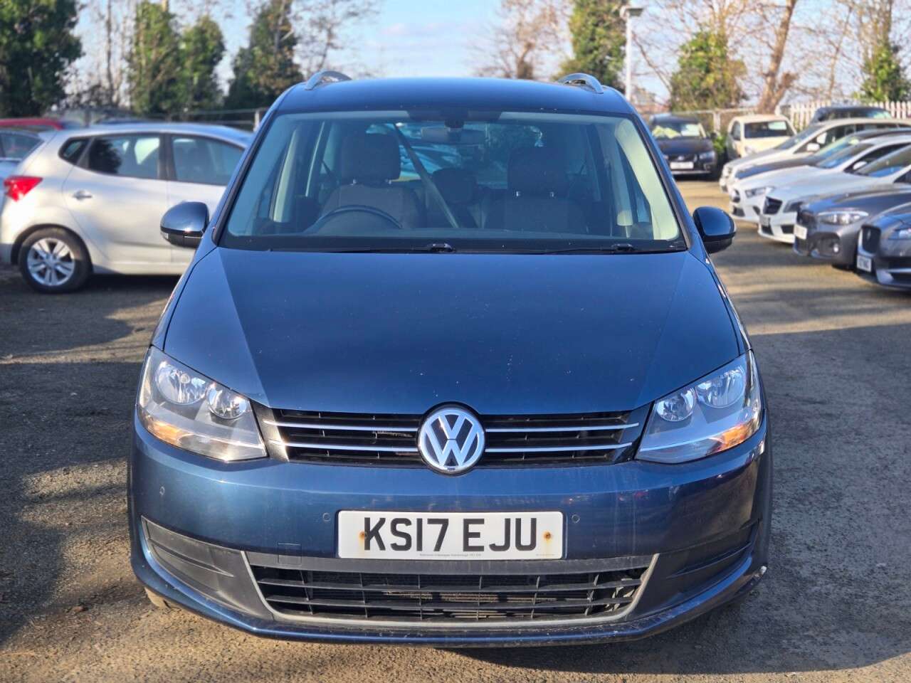 A 2017 VOLKSWAGEN SHARAN 2.0 TDI BlueMotion Tech SE Nav MPV 5dr Diesel DSG Euro 6 (s/s) (150 ps) A 2017 VOLKSWAGEN SHARAN 2.0 TDI BlueMotion Tech SE Nav MPV 5dr Diesel DSG Euro 6 (s/s) (150 ps)