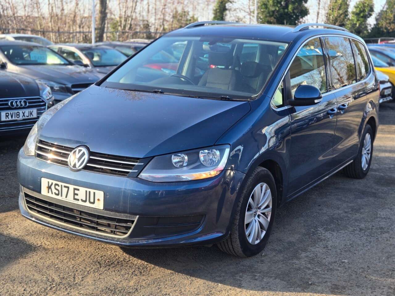 A 2017 VOLKSWAGEN SHARAN 2.0 TDI BlueMotion Tech SE Nav MPV 5dr Diesel DSG Euro 6 (s/s) (150 ps) A 2017 VOLKSWAGEN SHARAN 2.0 TDI BlueMotion Tech SE Nav MPV 5dr Diesel DSG Euro 6 (s/s) (150 ps)