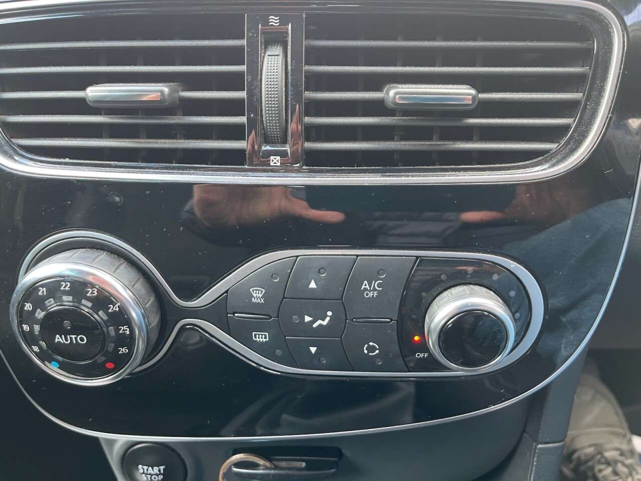 2018 RENAULT CLIO 2018 RENAULT CLIO