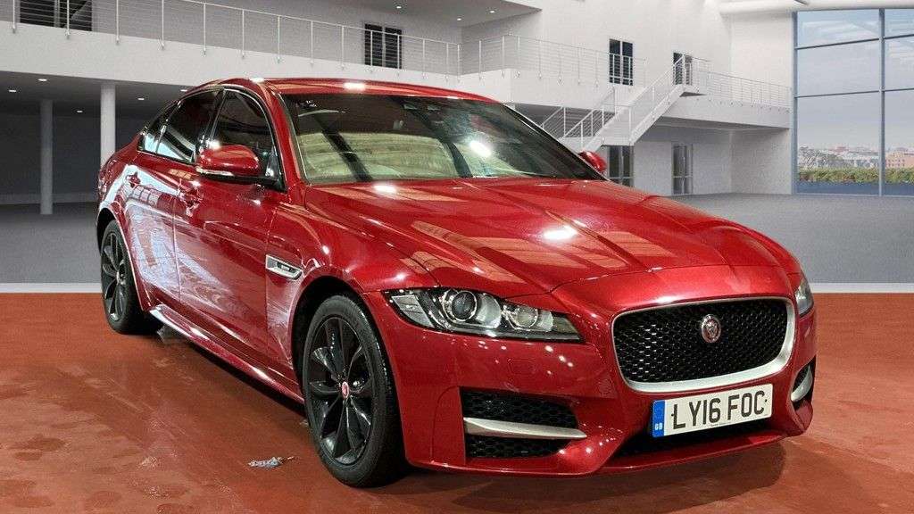 A 2016 JAGUAR XF 2.0d R-Sport Saloon 4dr Diesel Auto Euro 6 (s/s) (180 ps) A 2016 JAGUAR XF 2.0d R-Sport Saloon 4dr Diesel Auto Euro 6 (s/s) (180 ps)