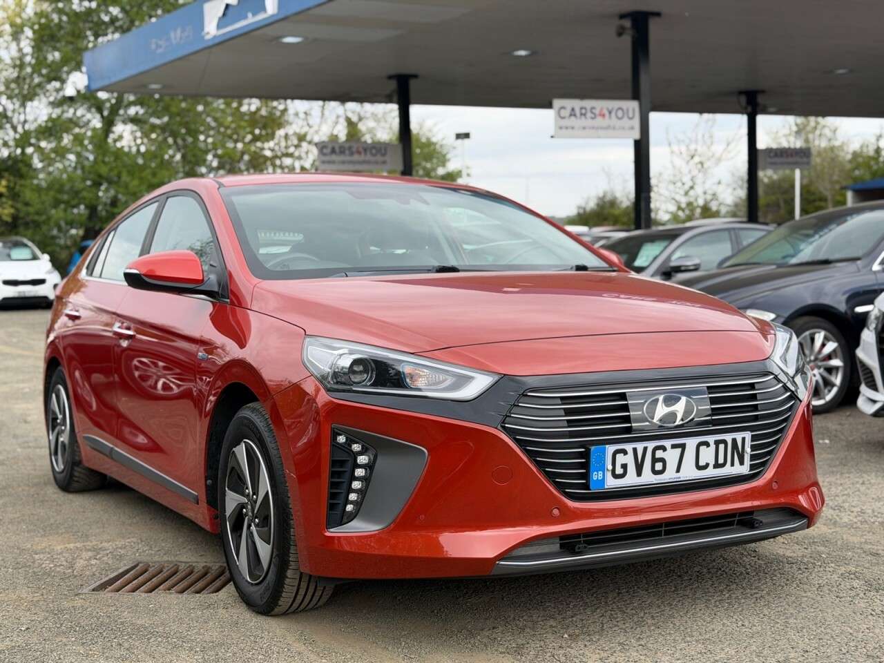 A 2017 HYUNDAI IONIQ 1.6 h-GDi Premium SE Hatchback 5dr Petrol Hybrid DCT Euro 6 (s/s) (141 ps) A 2017 HYUNDAI IONIQ 1.6 h-GDi Premium SE Hatchback 5dr Petrol Hybrid DCT Euro 6 (s/s) (141 ps)