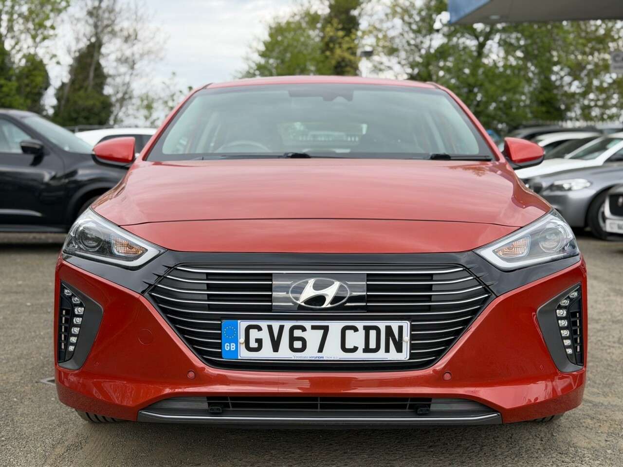 A 2017 HYUNDAI IONIQ 1.6 h-GDi Premium SE Hatchback 5dr Petrol Hybrid DCT Euro 6 (s/s) (141 ps) A 2017 HYUNDAI IONIQ 1.6 h-GDi Premium SE Hatchback 5dr Petrol Hybrid DCT Euro 6 (s/s) (141 ps)