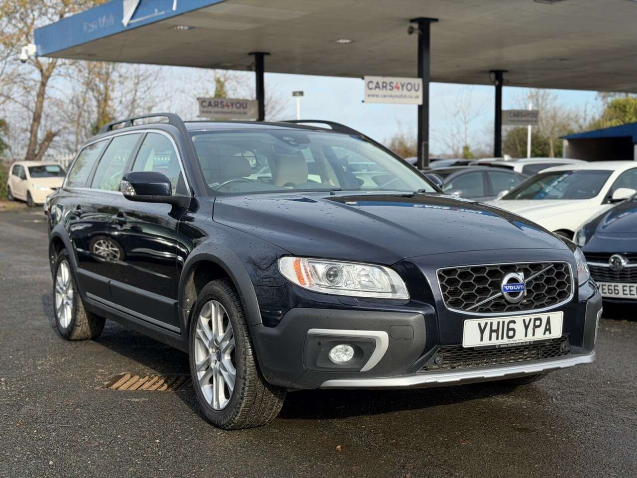 A 2016 VOLVO XC70 2.4 D4 SE Lux Estate 5dr Diesel Auto AWD Euro 6 (s/s) (181 ps) A 2016 VOLVO XC70 2.4 D4 SE Lux Estate 5dr Diesel Auto AWD Euro 6 (s/s) (181 ps)
