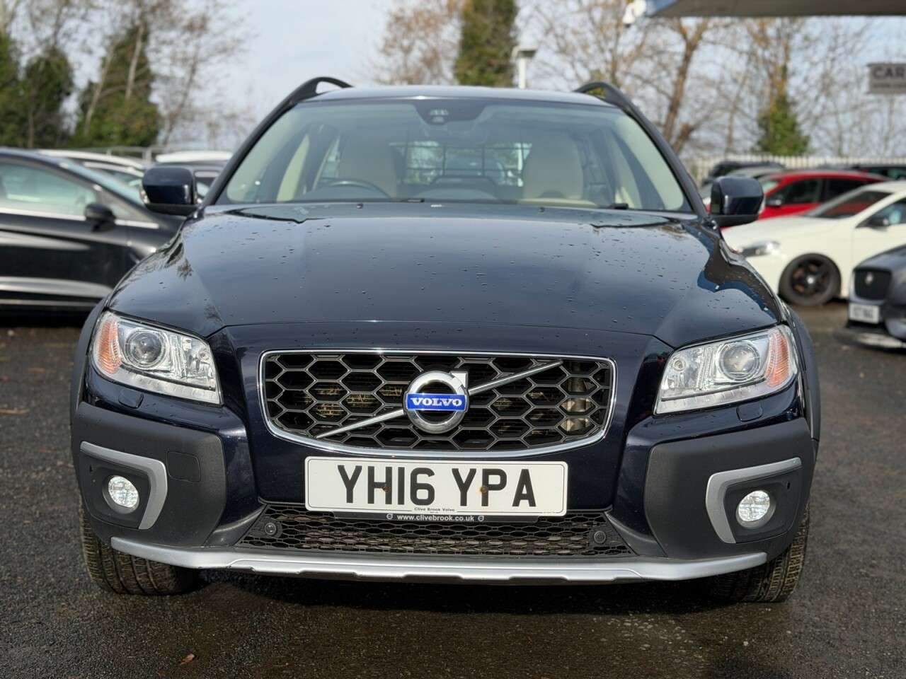 A 2016 VOLVO XC70 2.4 D4 SE Lux Estate 5dr Diesel Auto AWD Euro 6 (s/s) (181 ps) A 2016 VOLVO XC70 2.4 D4 SE Lux Estate 5dr Diesel Auto AWD Euro 6 (s/s) (181 ps)