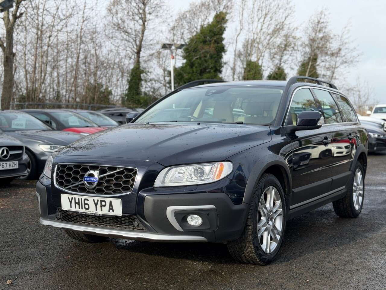 A 2016 VOLVO XC70 2.4 D4 SE Lux Estate 5dr Diesel Auto AWD Euro 6 (s/s) (181 ps) A 2016 VOLVO XC70 2.4 D4 SE Lux Estate 5dr Diesel Auto AWD Euro 6 (s/s) (181 ps)