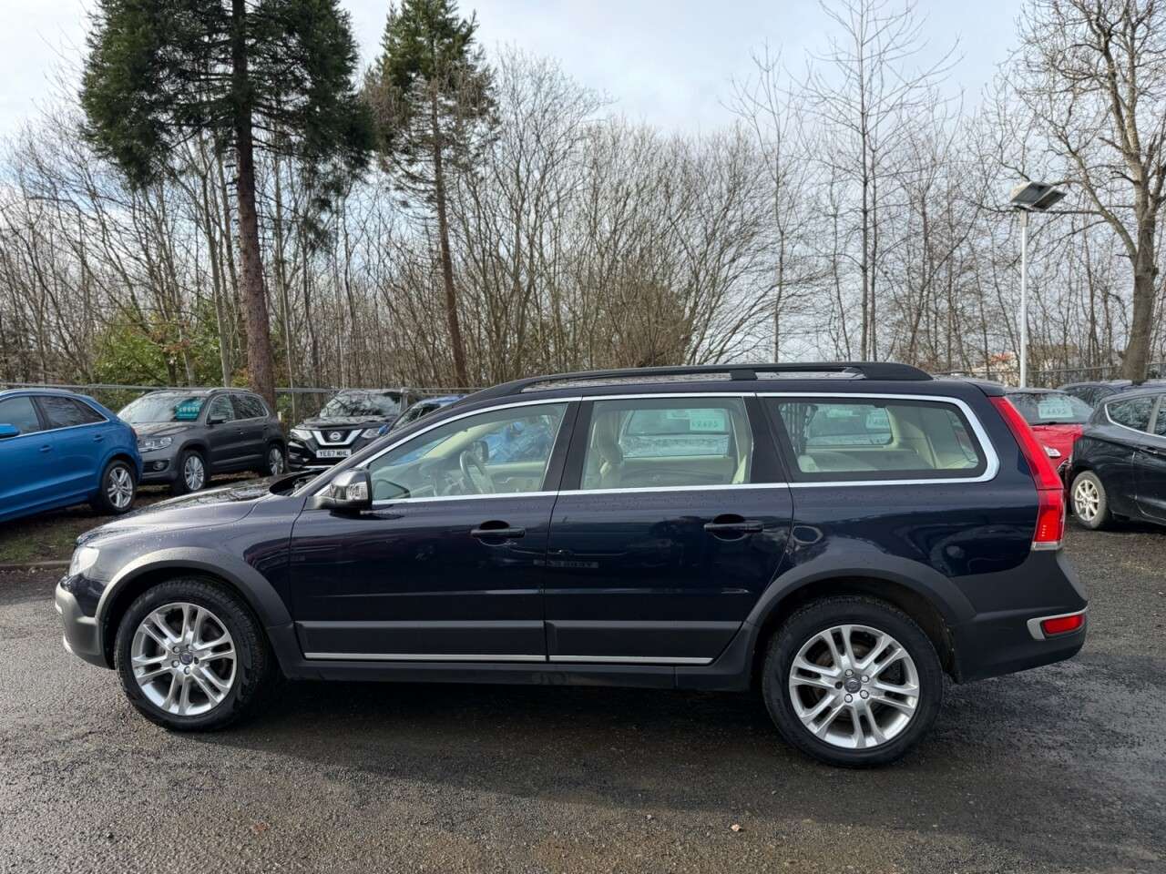A 2016 VOLVO XC70 2.4 D4 SE Lux Estate 5dr Diesel Auto AWD Euro 6 (s/s) (181 ps) A 2016 VOLVO XC70 2.4 D4 SE Lux Estate 5dr Diesel Auto AWD Euro 6 (s/s) (181 ps)
