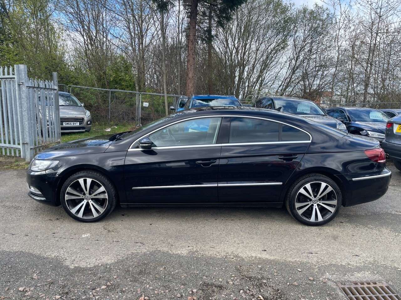 A 2016 VOLKSWAGEN CC 2.0 TDI BlueMotion Tech GT Saloon 4dr Diesel DSG Euro 6 (s/s) (184 ps) A 2016 VOLKSWAGEN CC 2.0 TDI BlueMotion Tech GT Saloon 4dr Diesel DSG Euro 6 (s/s) (184 ps)
