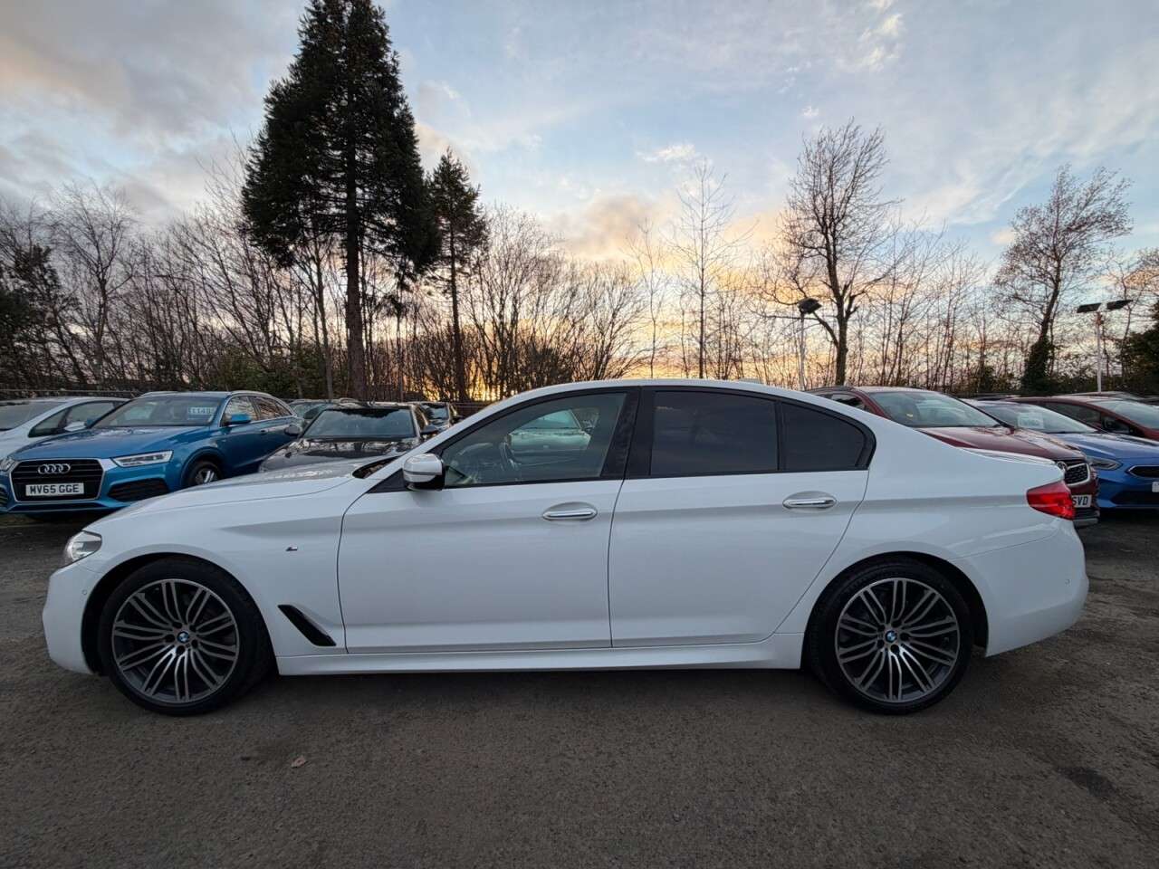 A 2017 BMW 5 SERIES 2.0 520d M Sport Saloon 4dr Diesel Auto Euro 6 (s/s) (190 ps) PRIVACY GLASS A 2017 BMW 5 SERIES 2.0 520d M Sport Saloon 4dr Diesel Auto Euro 6 (s/s) (190 ps) PRIVACY GLASS