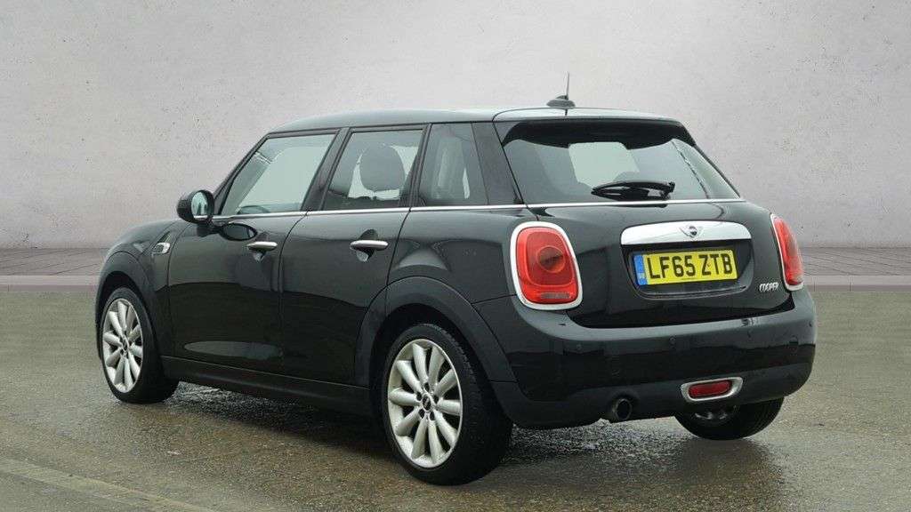 A 2016 MINI HATCH 1.5 Cooper Hatchback 5dr Petrol Auto Euro 6 (s/s) (136 ps) A 2016 MINI HATCH 1.5 Cooper Hatchback 5dr Petrol Auto Euro 6 (s/s) (136 ps)