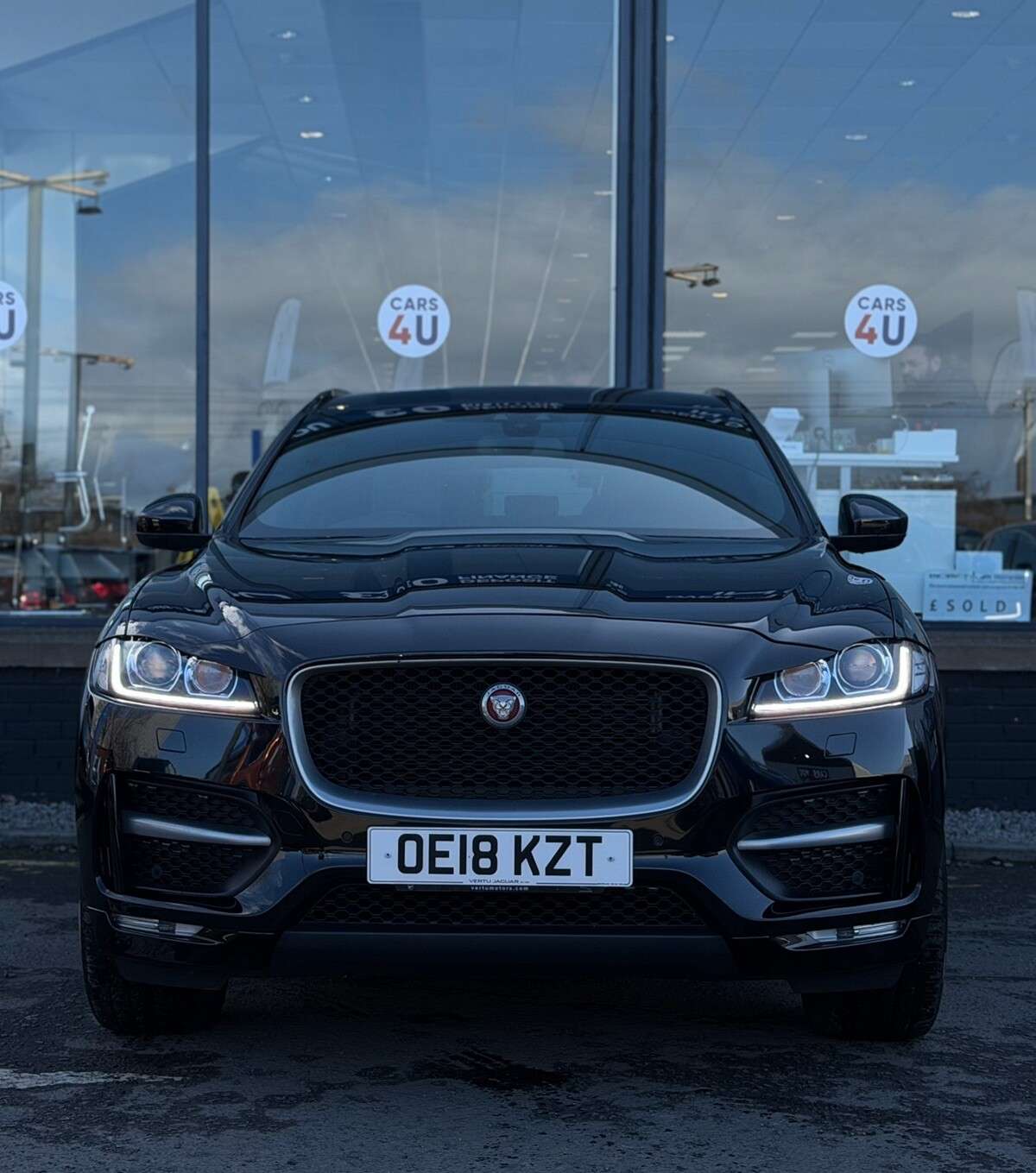 A 2018 JAGUAR F-PACE 2.0 D180 R-Sport SUV 5dr Diesel Auto AWD Euro 6 (s/s) (180 ps) A 2018 JAGUAR F-PACE 2.0 D180 R-Sport SUV 5dr Diesel Auto AWD Euro 6 (s/s) (180 ps)