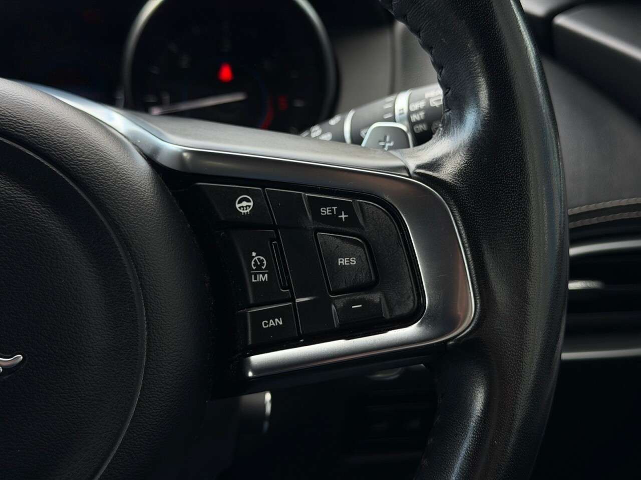 2018 JAGUAR F-PACE 2018 JAGUAR F-PACE