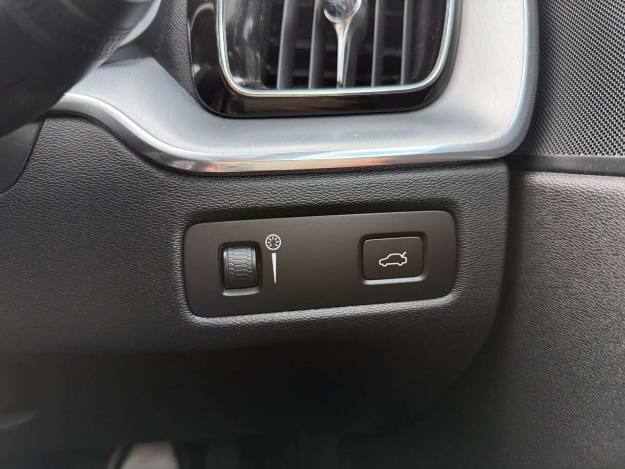 2019 VOLVO XC60 2019 VOLVO XC60