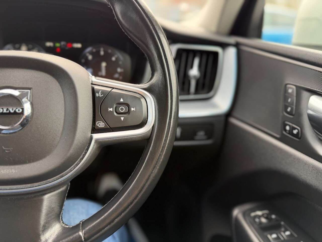 2019 VOLVO XC60 2019 VOLVO XC60