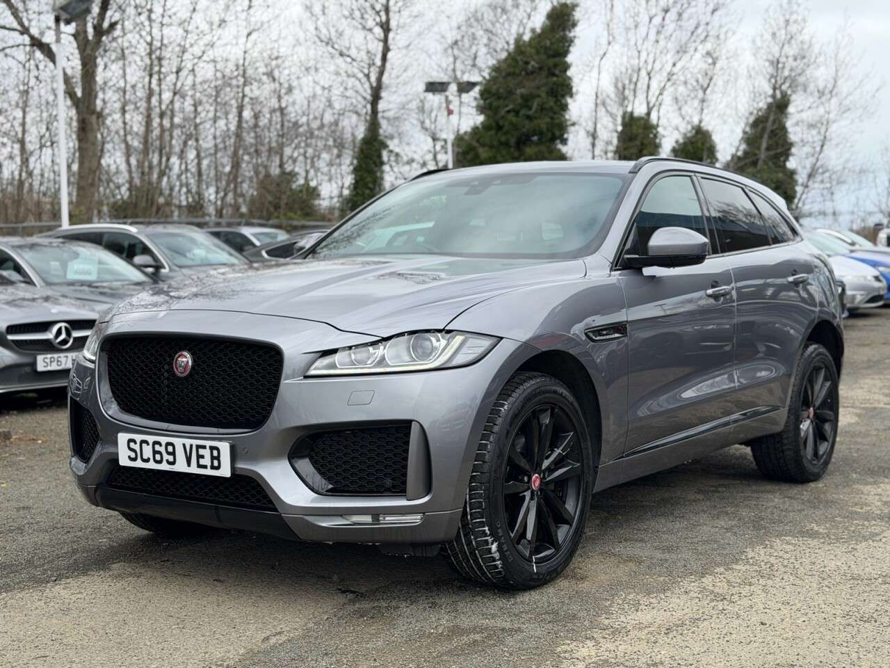 A 2019 JAGUAR F-PACE 2.0 D180 Chequered Flag SUV 5dr Diesel Auto AWD Euro 6 (s/s) (180 ps) A 2019 JAGUAR F-PACE 2.0 D180 Chequered Flag SUV 5dr Diesel Auto AWD Euro 6 (s/s) (180 ps)