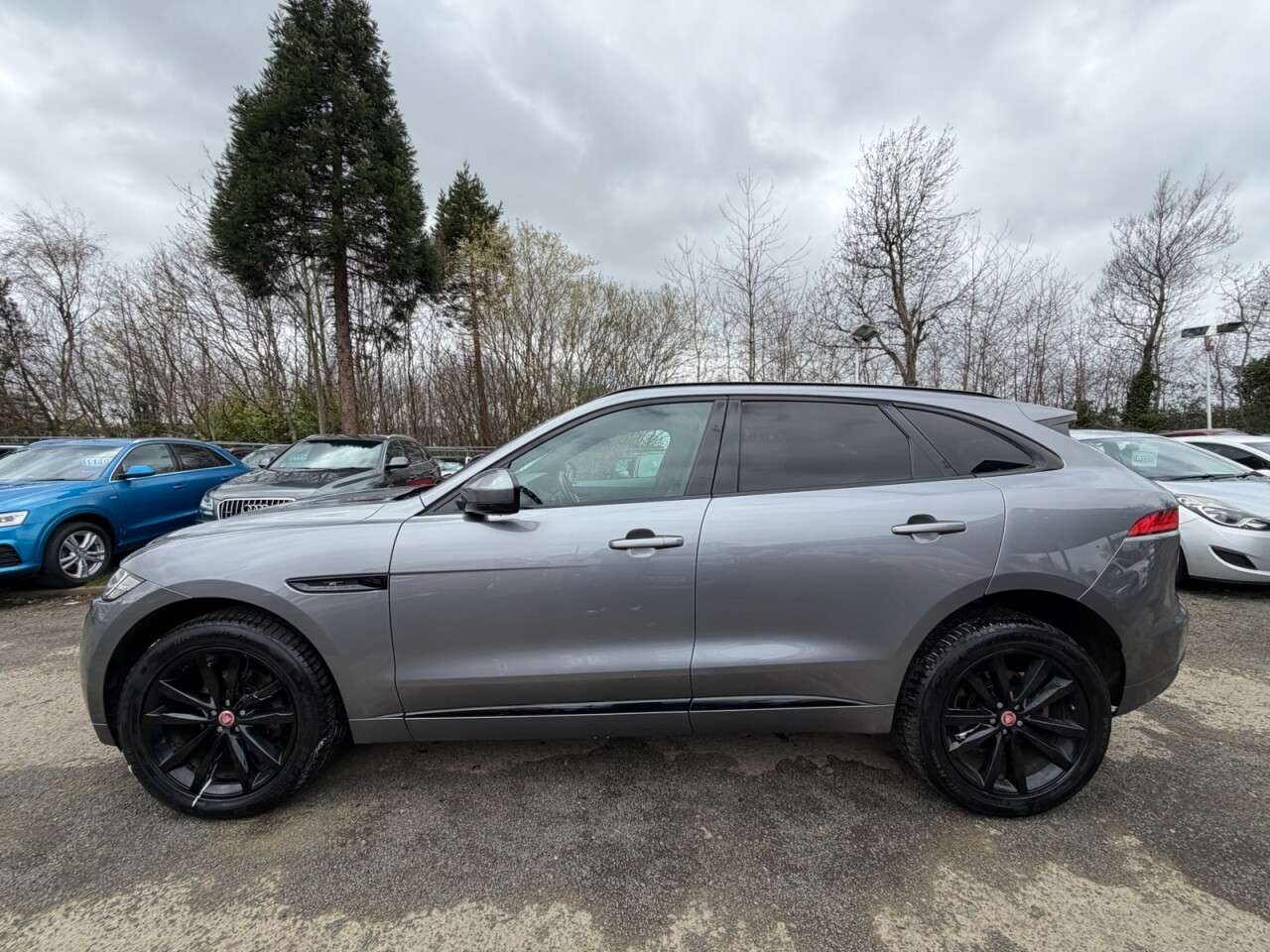 A 2019 JAGUAR F-PACE 2.0 D180 Chequered Flag SUV 5dr Diesel Auto AWD Euro 6 (s/s) (180 ps) A 2019 JAGUAR F-PACE 2.0 D180 Chequered Flag SUV 5dr Diesel Auto AWD Euro 6 (s/s) (180 ps)