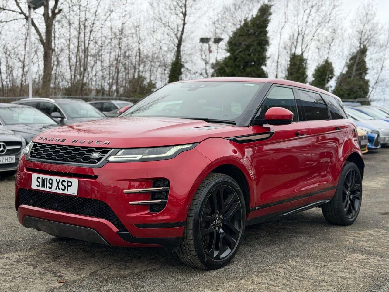 A 2019 LAND ROVER RANGE ROVER EVOQUE 2.0 D180 R-Dynamic SE SUV 5dr Diesel Auto 4WD Euro 6 (s/s) (180 ps) A 2019 LAND ROVER RANGE ROVER EVOQUE 2.0 D180 R-Dynamic SE SUV 5dr Diesel Auto 4WD Euro 6 (s/s) (180 ps)