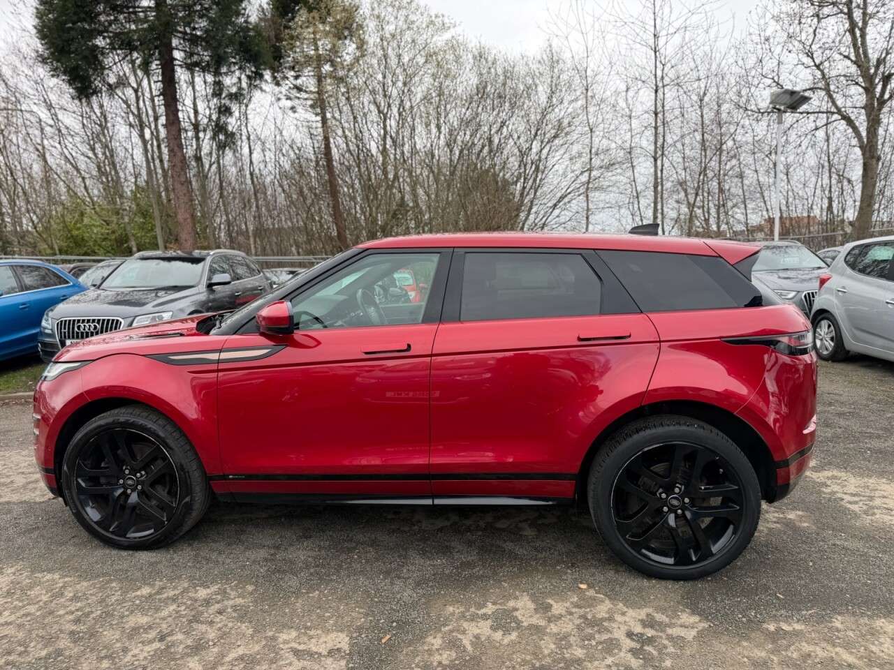 A 2019 LAND ROVER RANGE ROVER EVOQUE 2.0 D180 R-Dynamic SE SUV 5dr Diesel Auto 4WD Euro 6 (s/s) (180 ps) A 2019 LAND ROVER RANGE ROVER EVOQUE 2.0 D180 R-Dynamic SE SUV 5dr Diesel Auto 4WD Euro 6 (s/s) (180 ps)