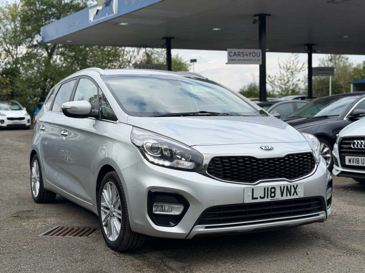 A 2018 KIA CARENS 1.7 CRDi 3 MPV 5dr Diesel Manual Euro 6 (s/s) (139 bhp) A 2018 KIA CARENS 1.7 CRDi 3 MPV 5dr Diesel Manual Euro 6 (s/s) (139 bhp)