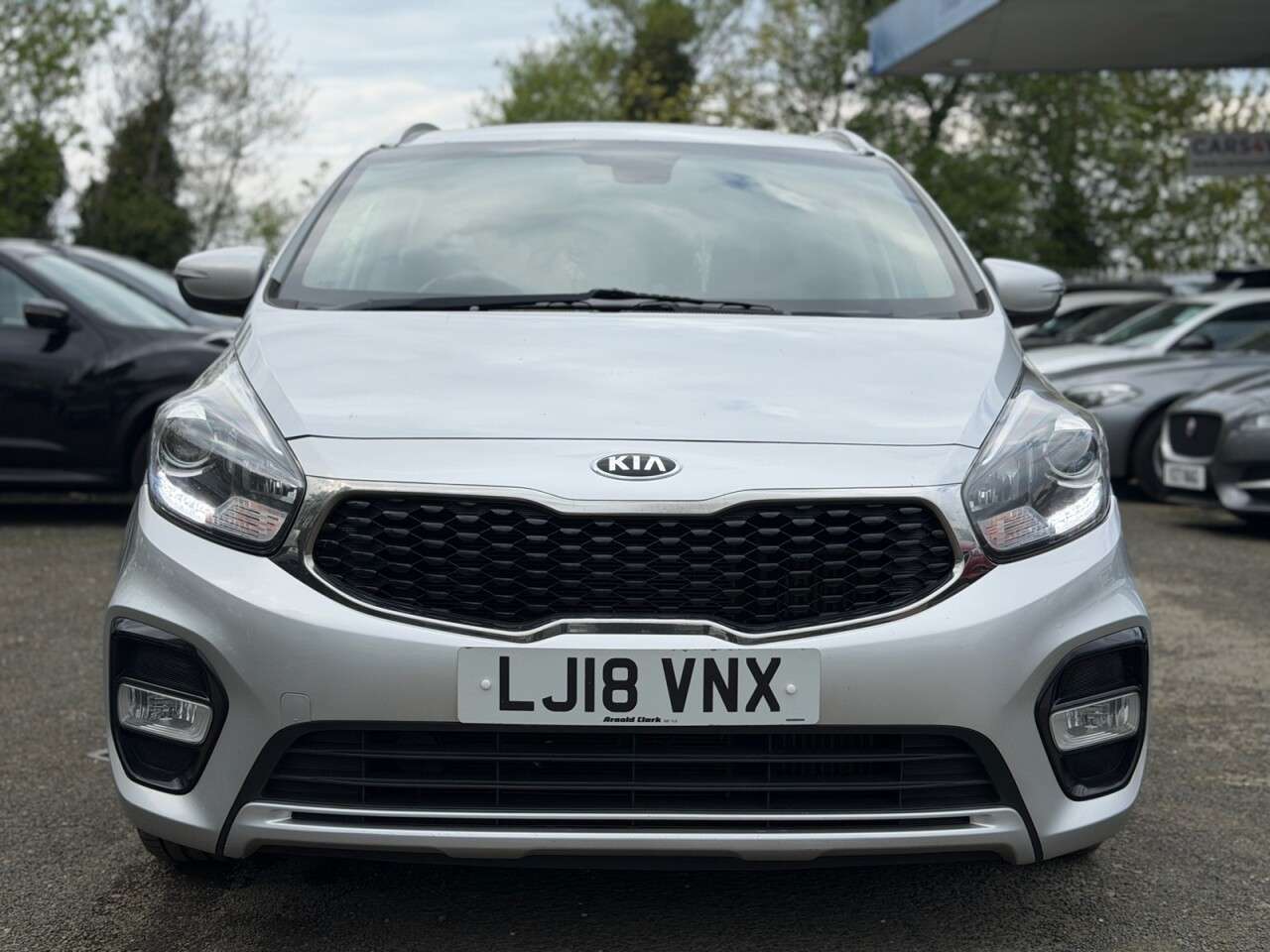 A 2018 KIA CARENS 1.7 CRDi 3 MPV 5dr Diesel Manual Euro 6 (s/s) (139 bhp) A 2018 KIA CARENS 1.7 CRDi 3 MPV 5dr Diesel Manual Euro 6 (s/s) (139 bhp)