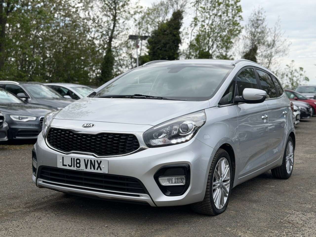 A 2018 KIA CARENS 1.7 CRDi 3 MPV 5dr Diesel Manual Euro 6 (s/s) (139 bhp) A 2018 KIA CARENS 1.7 CRDi 3 MPV 5dr Diesel Manual Euro 6 (s/s) (139 bhp)