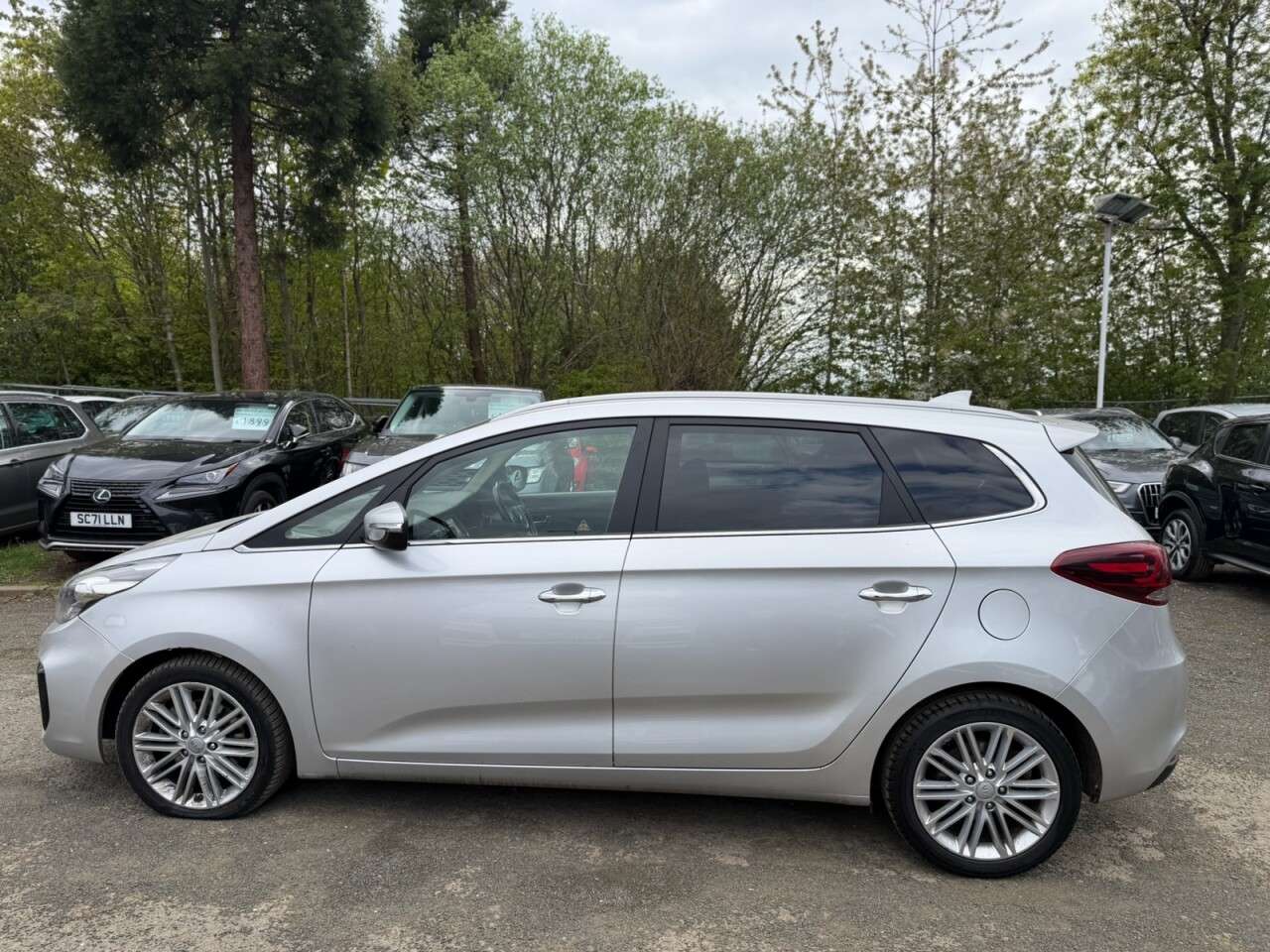 A 2018 KIA CARENS 1.7 CRDi 3 MPV 5dr Diesel Manual Euro 6 (s/s) (139 bhp) A 2018 KIA CARENS 1.7 CRDi 3 MPV 5dr Diesel Manual Euro 6 (s/s) (139 bhp)