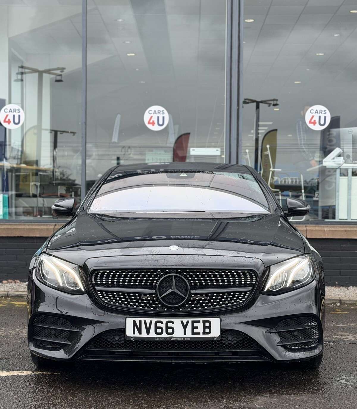 A 2016 MERCEDES-BENZ E-CLASS 2.0 E220d AMG Line Saloon 4dr Diesel G-Tronic+ Euro 6 (s/s) (194 ps) A 2016 MERCEDES-BENZ E-CLASS 2.0 E220d AMG Line Saloon 4dr Diesel G-Tronic+ Euro 6 (s/s) (194 ps)