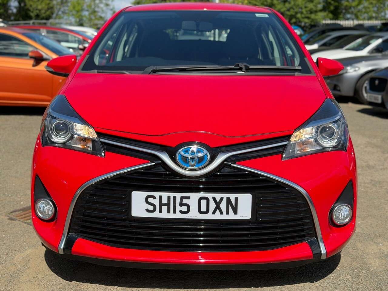A 2015 TOYOTA YARIS 1.5 VVT-h Icon Hatchback 5dr Petrol Hybrid E-CVT Euro 6 (101 ps) A 2015 TOYOTA YARIS 1.5 VVT-h Icon Hatchback 5dr Petrol Hybrid E-CVT Euro 6 (101 ps)