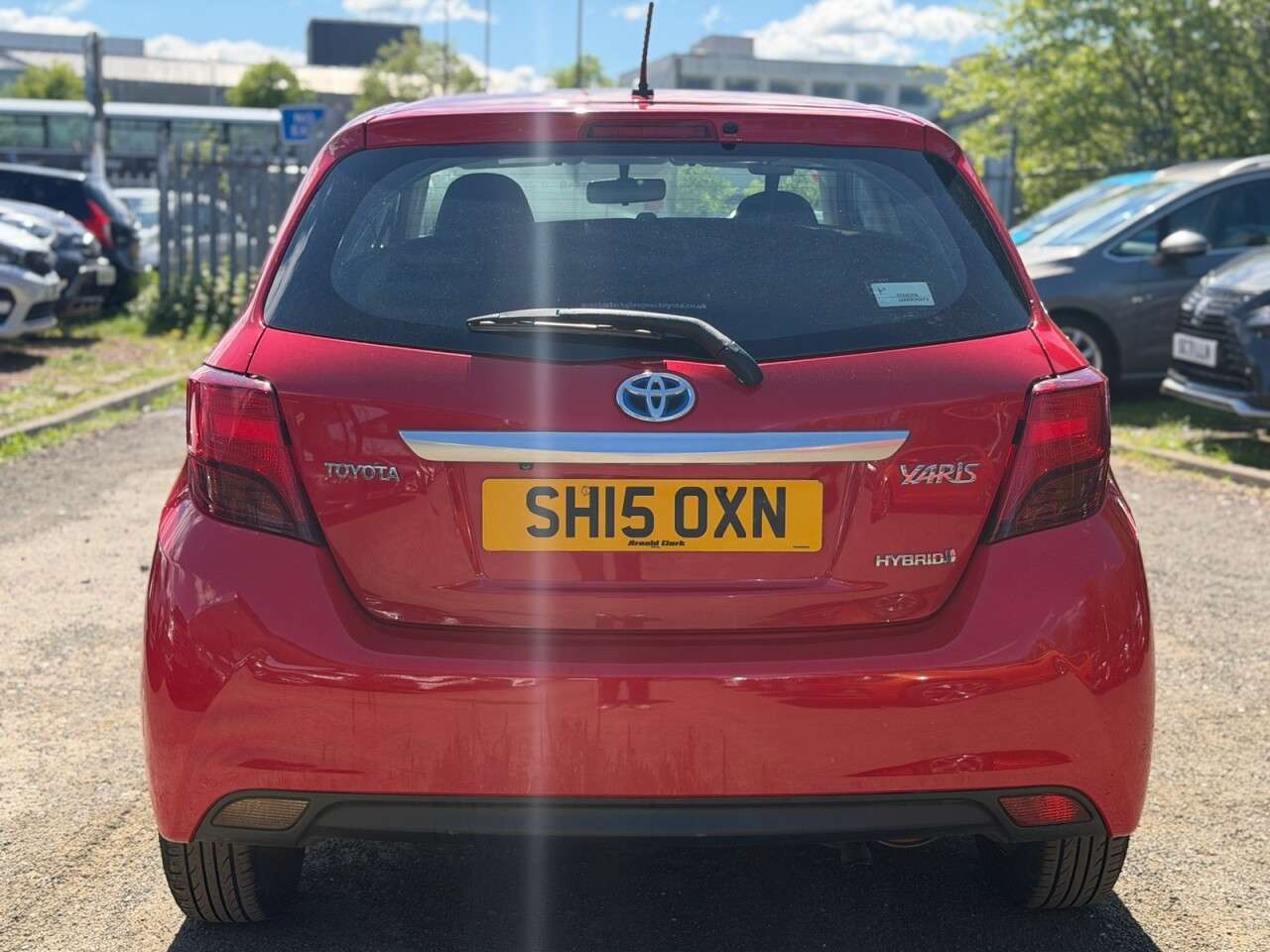A 2015 TOYOTA YARIS 1.5 VVT-h Icon Hatchback 5dr Petrol Hybrid E-CVT Euro 6 (101 ps) A 2015 TOYOTA YARIS 1.5 VVT-h Icon Hatchback 5dr Petrol Hybrid E-CVT Euro 6 (101 ps)