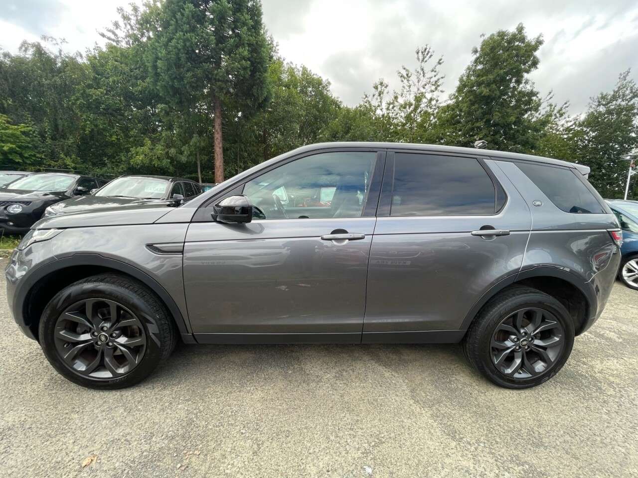 A 2018 LAND ROVER DISCOVERY SPORT 2.0 TD4 Landmark SUV 5dr Diesel Auto 4WD Euro 6 (s/s) (180 ps) A 2018 LAND ROVER DISCOVERY SPORT 2.0 TD4 Landmark SUV 5dr Diesel Auto 4WD Euro 6 (s/s) (180 ps)