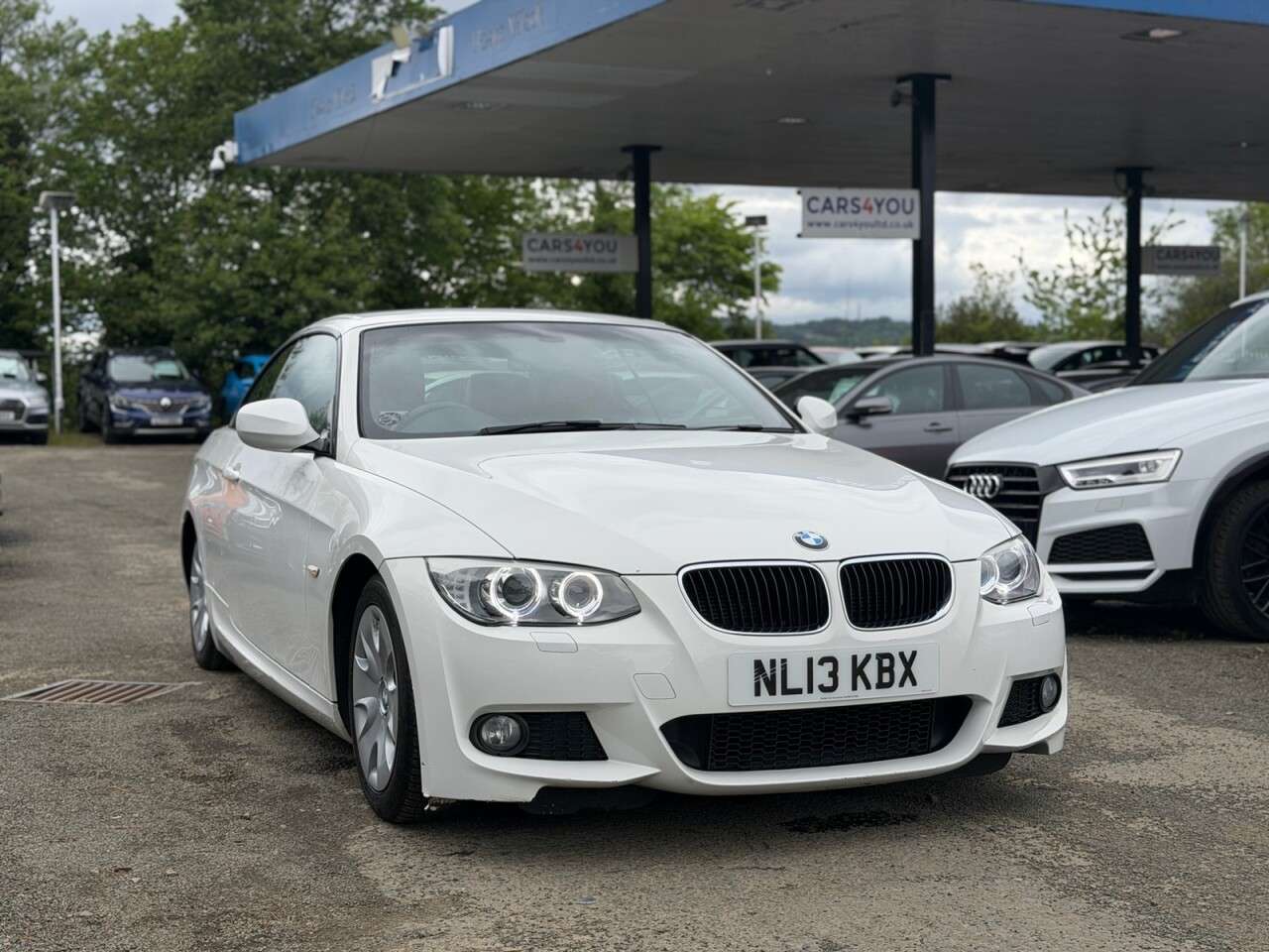 A 2013 BMW 3 SERIES 2.0 320i M Sport Convertible 2dr Petrol Auto Euro 5 (170 ps) A 2013 BMW 3 SERIES 2.0 320i M Sport Convertible 2dr Petrol Auto Euro 5 (170 ps)