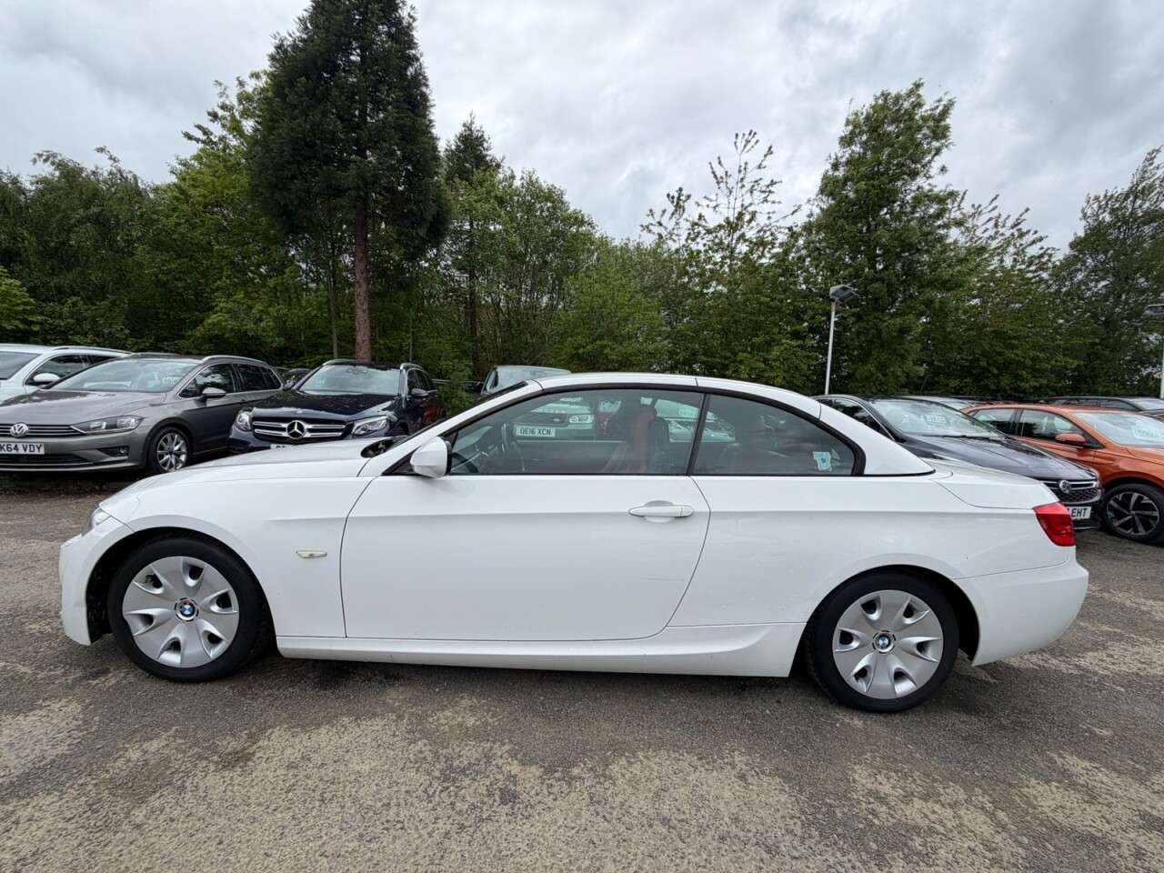 A 2013 BMW 3 SERIES 2.0 320i M Sport Convertible 2dr Petrol Auto Euro 5 (170 ps) A 2013 BMW 3 SERIES 2.0 320i M Sport Convertible 2dr Petrol Auto Euro 5 (170 ps)