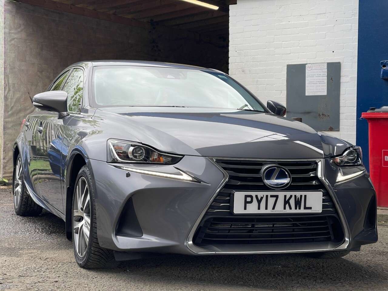 A 2017 LEXUS IS 2.5 300h Advance Saloon 4dr Petrol Hybrid E-CVT Euro 6 (s/s) (223 ps) A 2017 LEXUS IS 2.5 300h Advance Saloon 4dr Petrol Hybrid E-CVT Euro 6 (s/s) (223 ps)