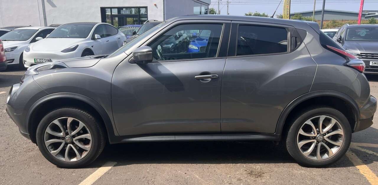 A 2017 NISSAN JUKE 1.6 Tekna SUV 5dr Petrol XTRON Euro 6 (117 ps) A 2017 NISSAN JUKE 1.6 Tekna SUV 5dr Petrol XTRON Euro 6 (117 ps)