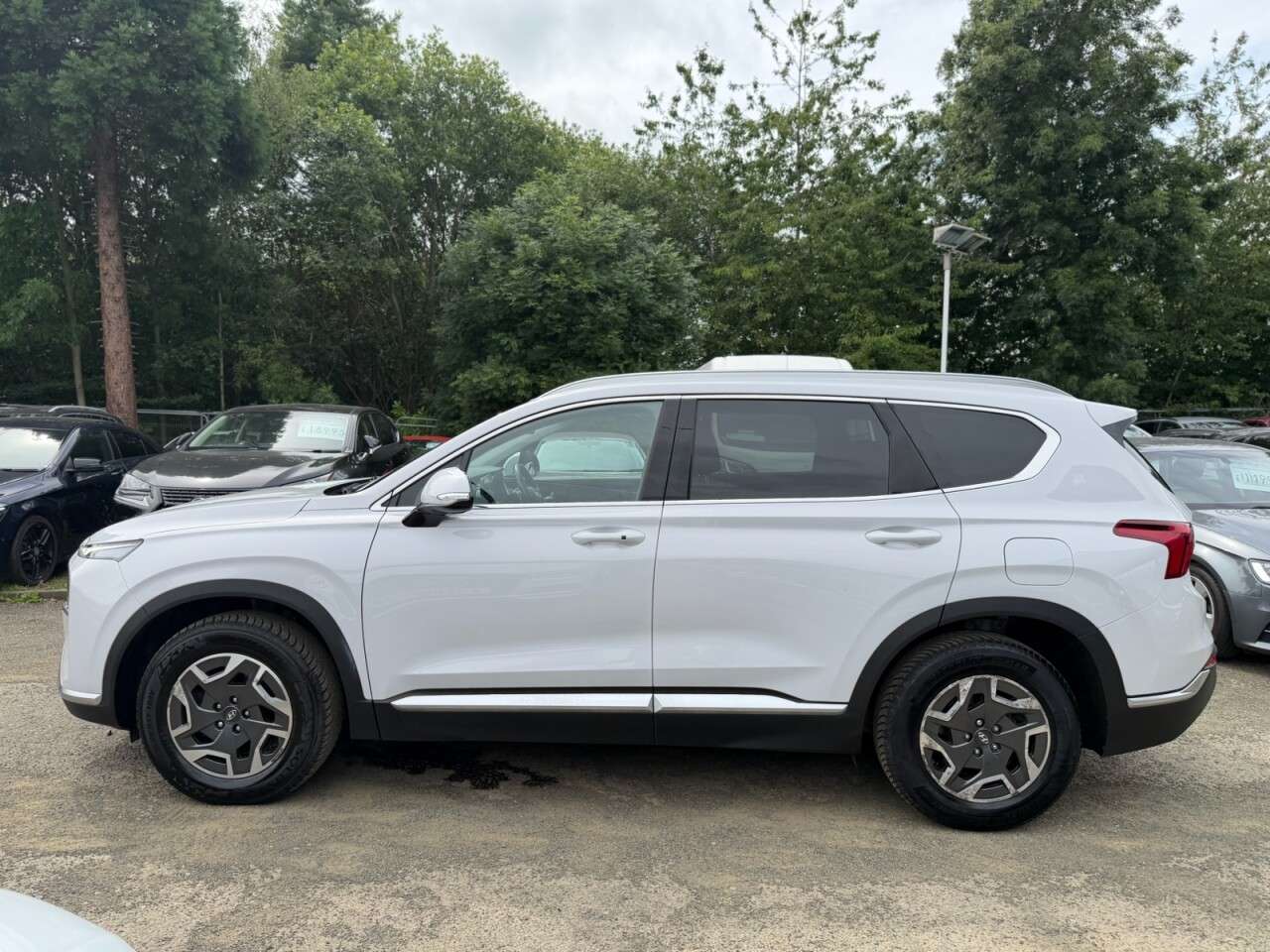 A 2021 HYUNDAI SANTA FE 1.6 h T-GDi Premium SUV 5dr Petrol Hybrid Auto 4WD Euro 6 (s/s) (230 ps) A 2021 HYUNDAI SANTA FE 1.6 h T-GDi Premium SUV 5dr Petrol Hybrid Auto 4WD Euro 6 (s/s) (230 ps)