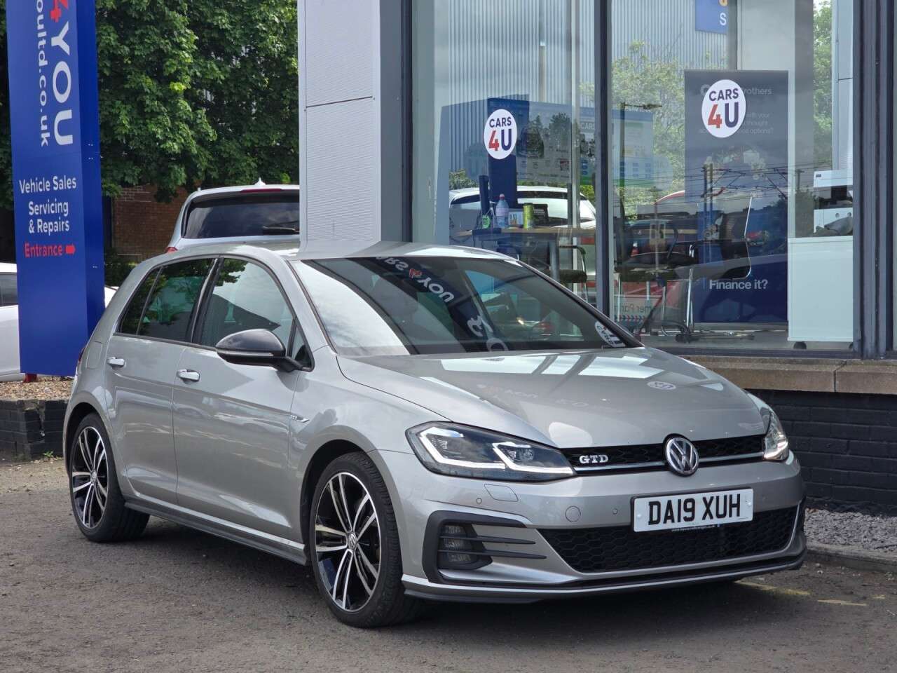 A 2019 VOLKSWAGEN GOLF 2.0 TDI GTD Hatchback 5dr Diesel DSG Euro 6 (s/s) (184 ps) ADAPTIVE CRUISE A 2019 VOLKSWAGEN GOLF 2.0 TDI GTD Hatchback 5dr Diesel DSG Euro 6 (s/s) (184 ps) ADAPTIVE CRUISE