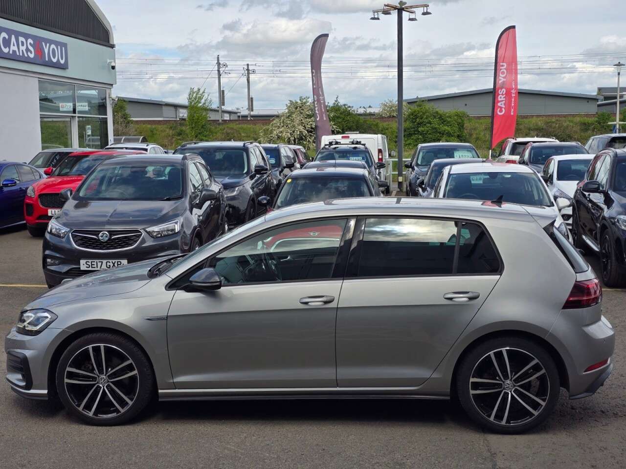 A 2019 VOLKSWAGEN GOLF 2.0 TDI GTD Hatchback 5dr Diesel DSG Euro 6 (s/s) (184 ps) ADAPTIVE CRUISE A 2019 VOLKSWAGEN GOLF 2.0 TDI GTD Hatchback 5dr Diesel DSG Euro 6 (s/s) (184 ps) ADAPTIVE CRUISE