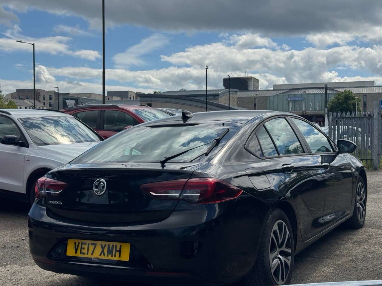 A 2017 VAUXHALL INSIGNIA 1.6 Turbo D ecoTEC Design Grand Sport 5dr Diesel Manual Euro 6 (s/s) (110 p A 2017 VAUXHALL INSIGNIA 1.6 Turbo D ecoTEC Design Grand Sport 5dr Diesel Manual Euro 6 (s/s) (110 p