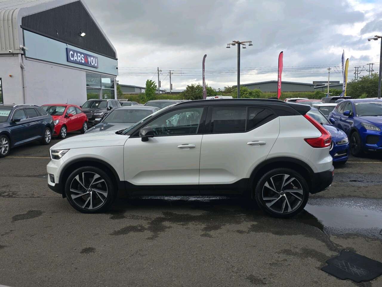 A 2018 VOLVO XC40 2.0 D4 First Edition SUV 5dr Diesel Auto AWD Euro 6 (s/s) (190 ps) BLUETOOT A 2018 VOLVO XC40 2.0 D4 First Edition SUV 5dr Diesel Auto AWD Euro 6 (s/s) (190 ps) BLUETOOT