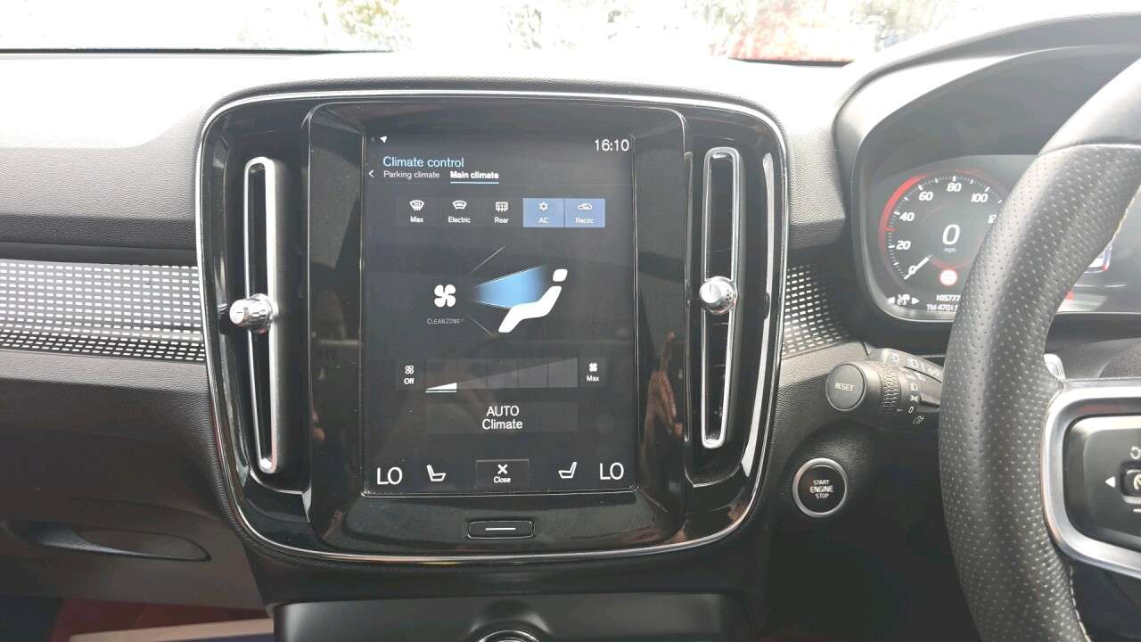 2018 VOLVO XC40 2018 VOLVO XC40