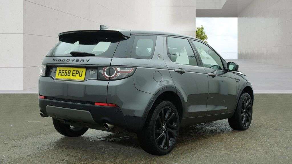 A 2018 LAND ROVER DISCOVERY SPORT 2.0 Si4 HSE Luxury SUV 5dr Petrol Auto 4WD Euro 6 (s/s) (240 ps) A 2018 LAND ROVER DISCOVERY SPORT 2.0 Si4 HSE Luxury SUV 5dr Petrol Auto 4WD Euro 6 (s/s) (240 ps)