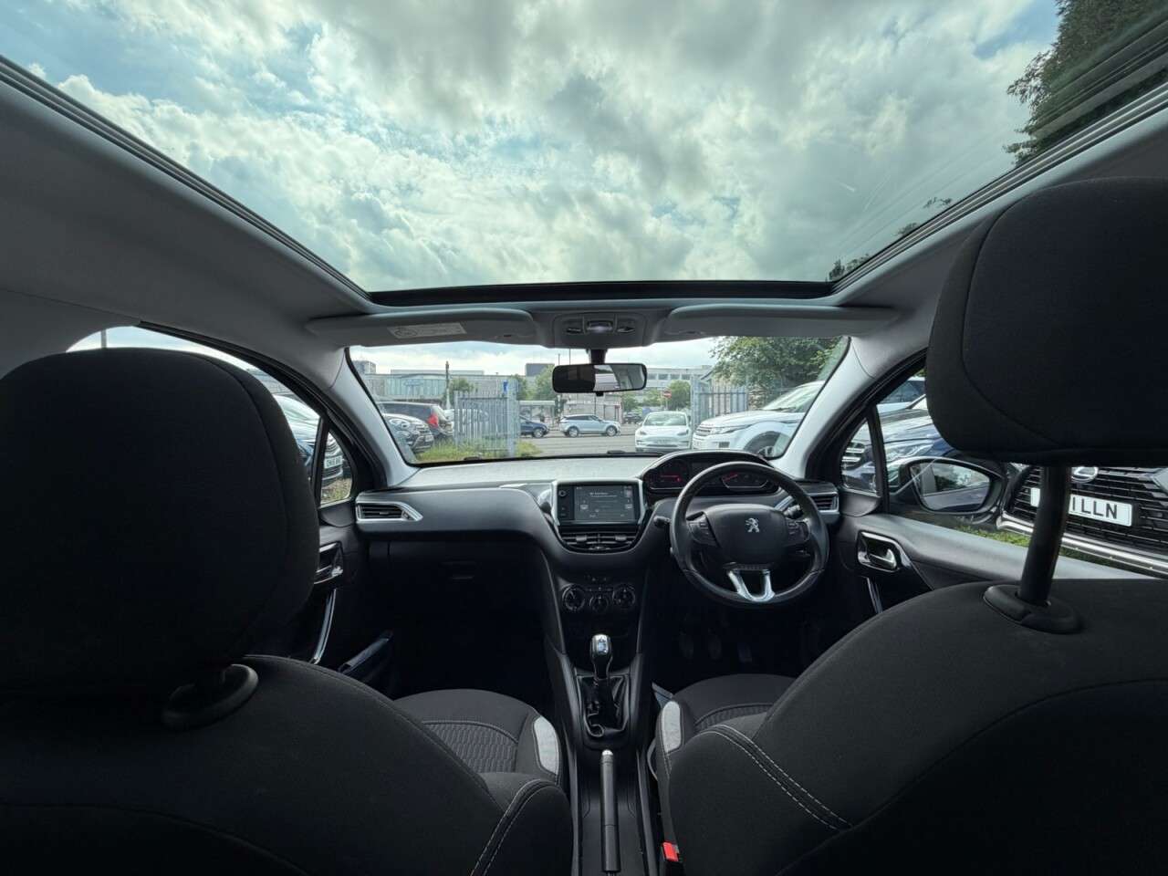 2015 PEUGEOT 208 2015 PEUGEOT 208