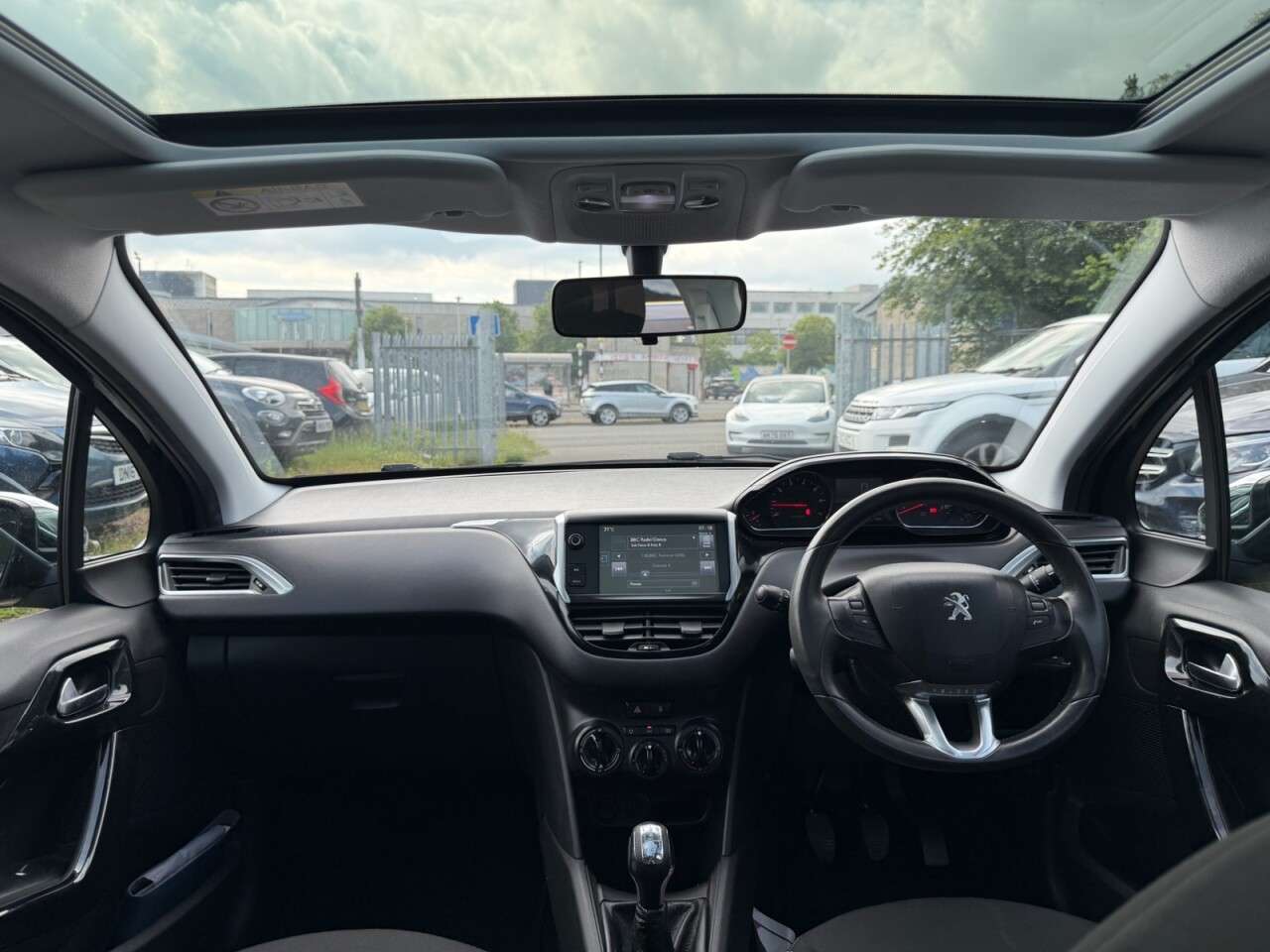 2015 PEUGEOT 208 2015 PEUGEOT 208