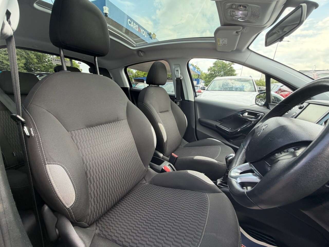 2015 PEUGEOT 208 2015 PEUGEOT 208