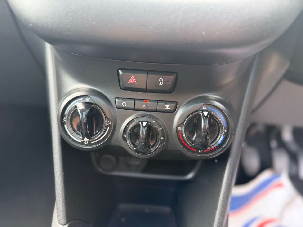 2015 PEUGEOT 208 2015 PEUGEOT 208