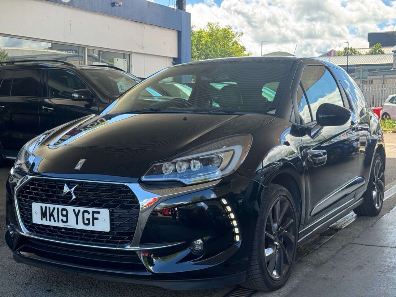 A 2019 DS AUTOMOBILES DS 3 1.2 PureTech Forever Hatchback 3dr Petrol EAT6 Euro 6 (s/s) (110 ps) A 2019 DS AUTOMOBILES DS 3 1.2 PureTech Forever Hatchback 3dr Petrol EAT6 Euro 6 (s/s) (110 ps)