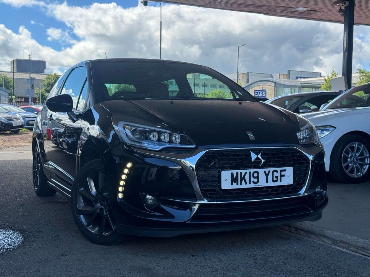 A 2019 DS AUTOMOBILES DS 3 1.2 PureTech Forever Hatchback 3dr Petrol EAT6 Euro 6 (s/s) (110 ps) A 2019 DS AUTOMOBILES DS 3 1.2 PureTech Forever Hatchback 3dr Petrol EAT6 Euro 6 (s/s) (110 ps)